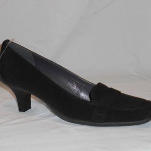 Stuart Weitzman Career Pumps  New without box